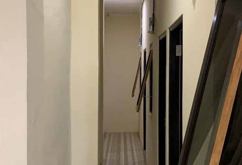 בית מלון כפרי Reddoorz @ Kampkey Tanah Hitam