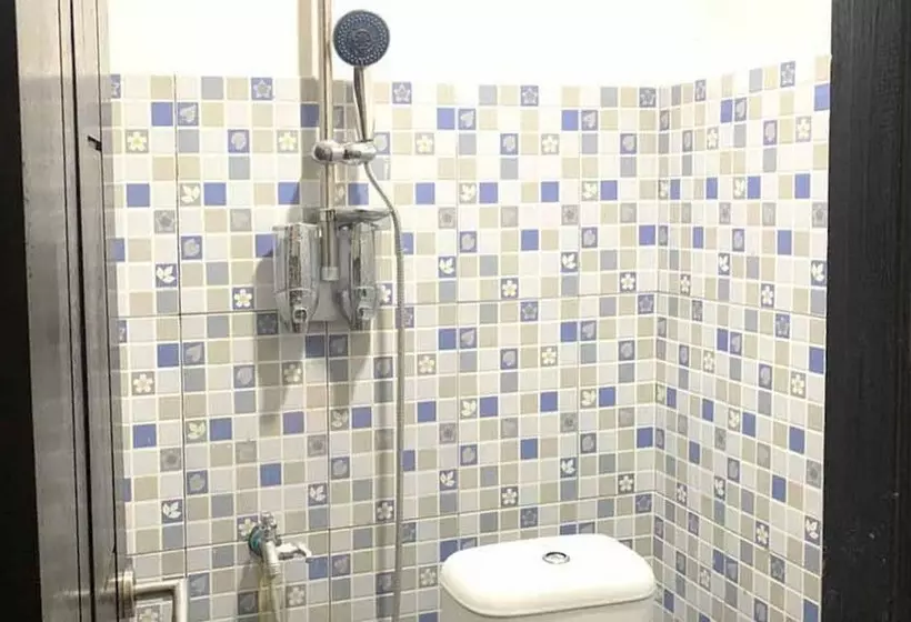 Hotelli Reddoorz @ Kampkey Tanah Hitam