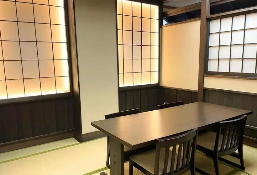 Seven Seas Hotel Ito (セブンシーズホテル)