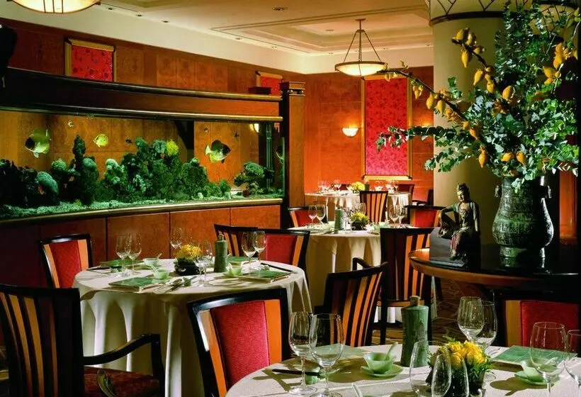 Four Seasons Hotel Shanghai