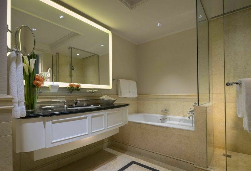 Four Seasons Hotel Shanghai