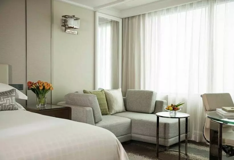 Four Seasons Hotel Shanghai