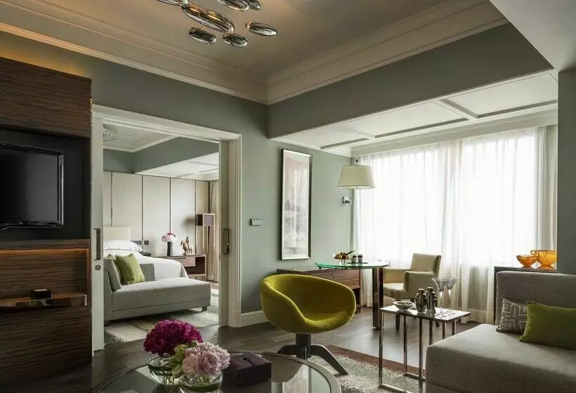 Four Seasons Hotel Shanghai