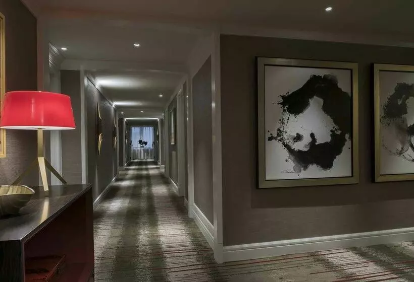 Four Seasons Hotel Shanghai