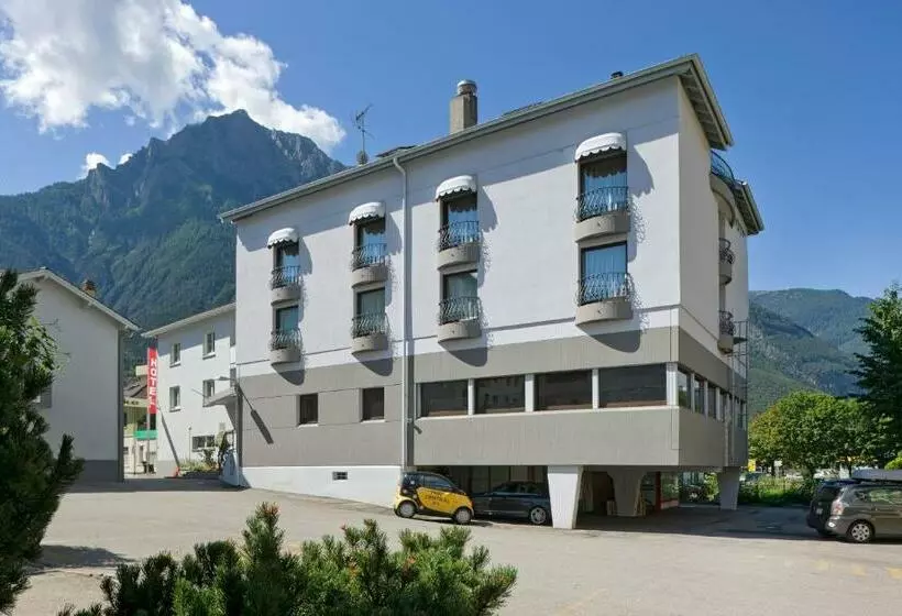 בית מלון כפרי Central