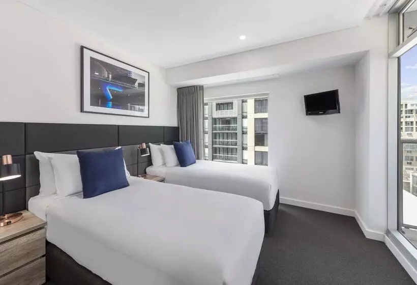 هتل Oaks Adelaide Embassy Suites