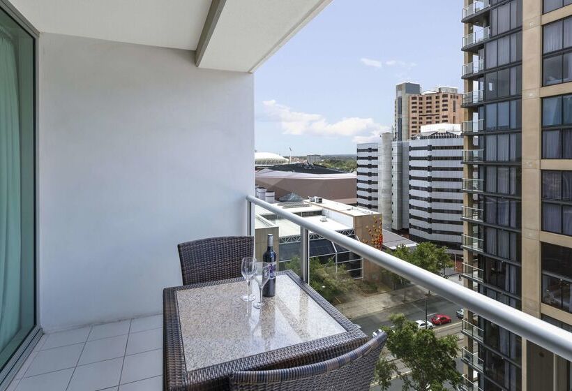 فندق Oaks Adelaide Embassy Suites