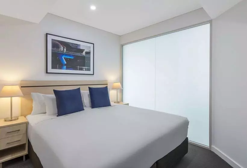 هتل Oaks Adelaide Embassy Suites