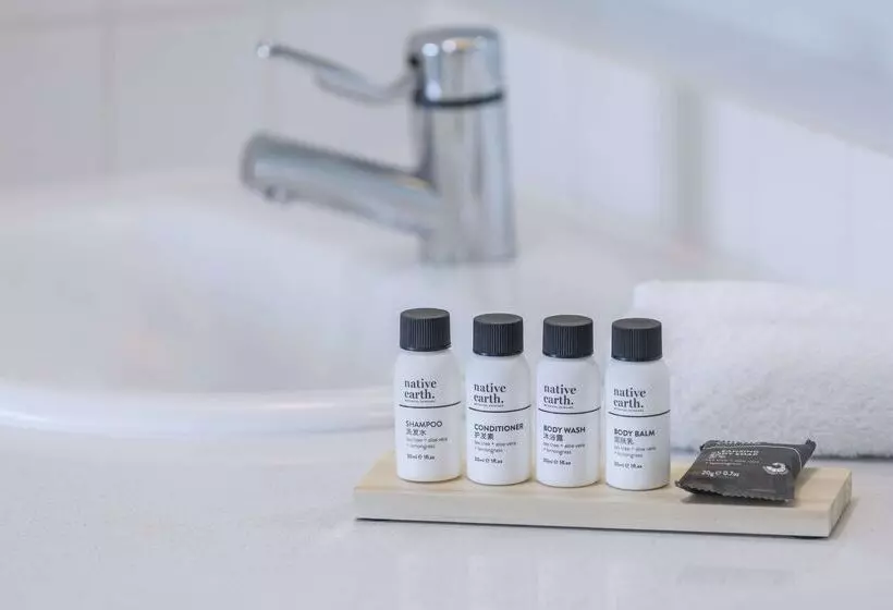 هتل Oaks Adelaide Embassy Suites