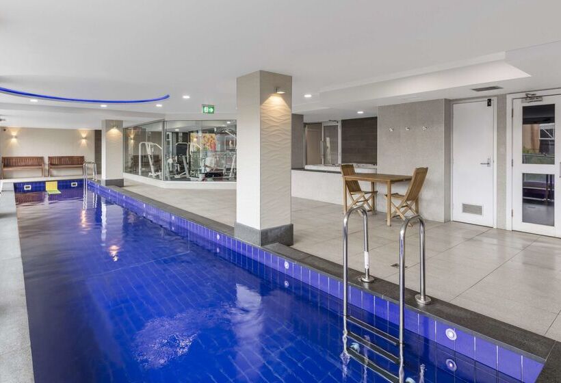 فندق Oaks Adelaide Embassy Suites