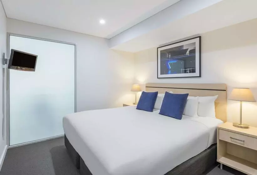 هتل Oaks Adelaide Embassy Suites