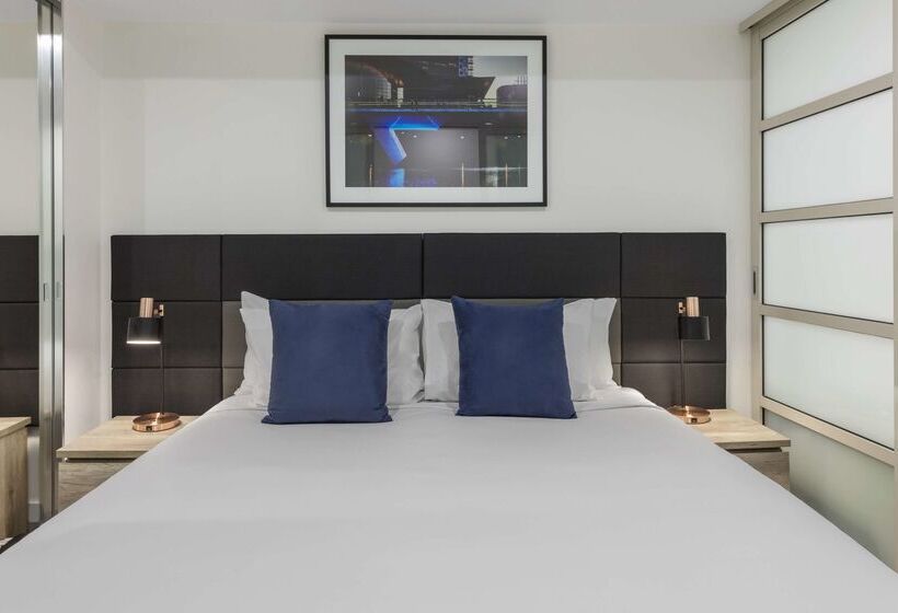 فندق Oaks Adelaide Embassy Suites