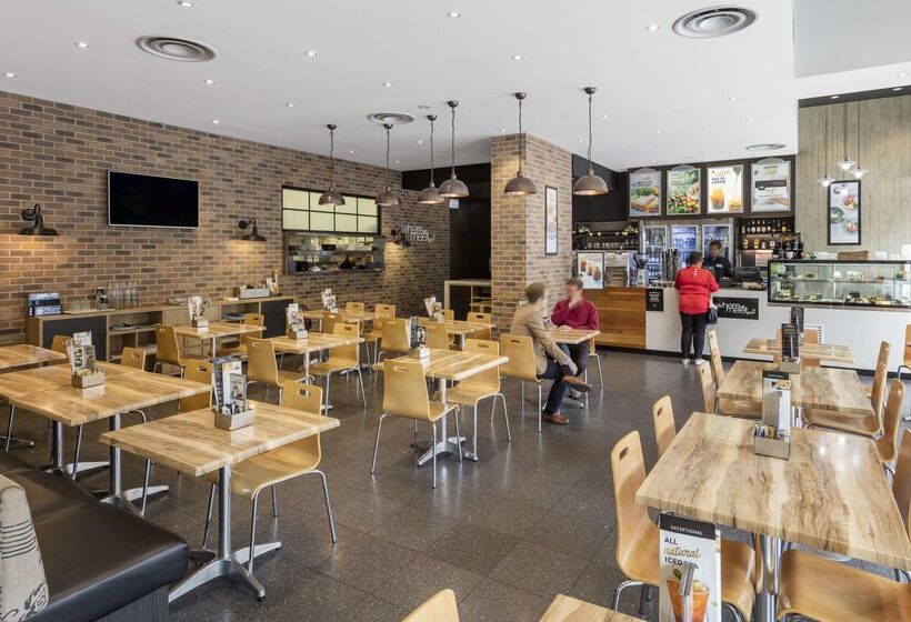 فندق Oaks Adelaide Embassy Suites