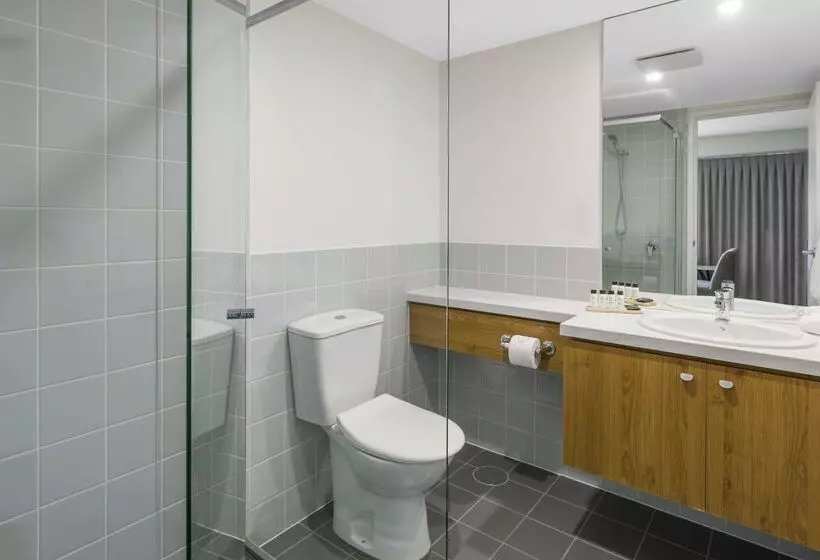 هتل Oaks Adelaide Embassy Suites