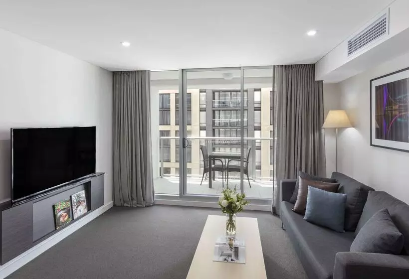 هتل Oaks Adelaide Embassy Suites