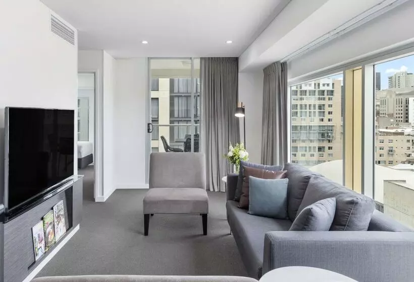 هتل Oaks Adelaide Embassy Suites