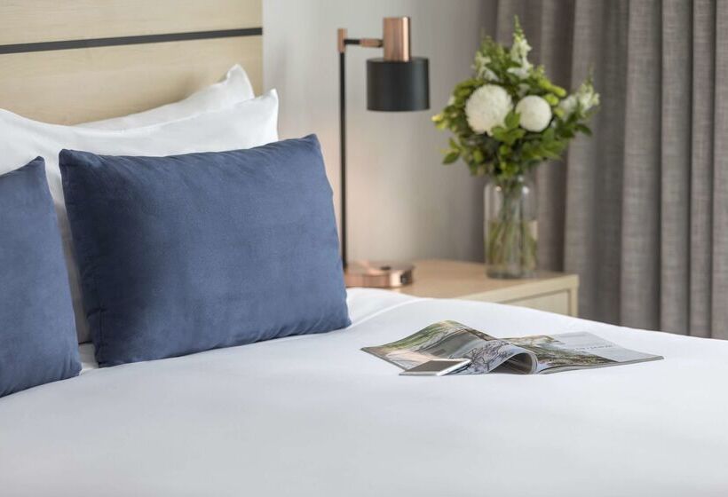 فندق Oaks Adelaide Embassy Suites