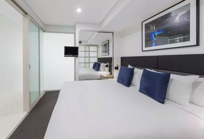 هتل Oaks Adelaide Embassy Suites