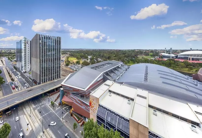 هتل Oaks Adelaide Embassy Suites