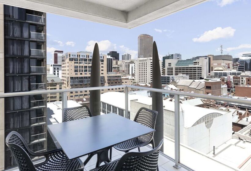 فندق Oaks Adelaide Embassy Suites