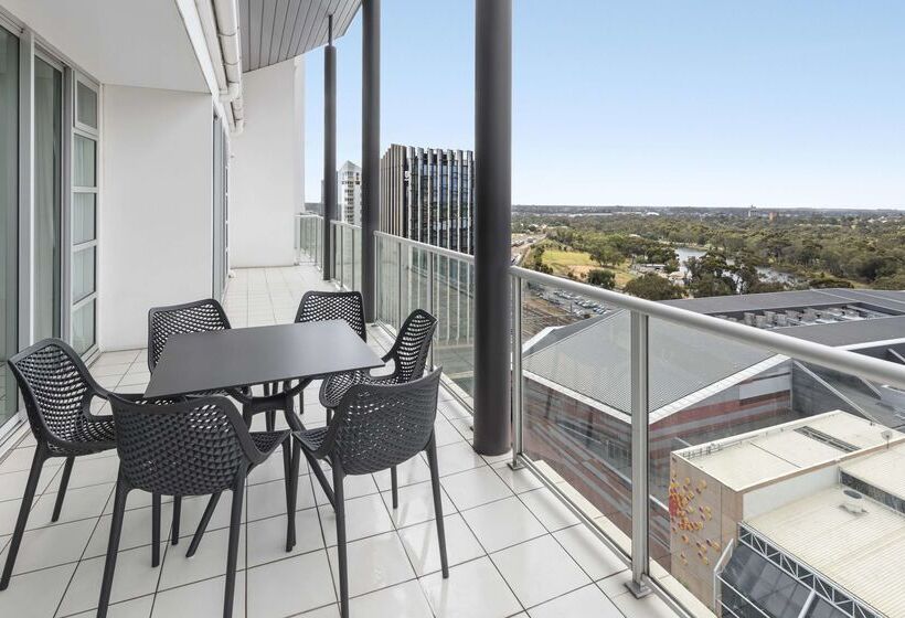 فندق Oaks Adelaide Embassy Suites