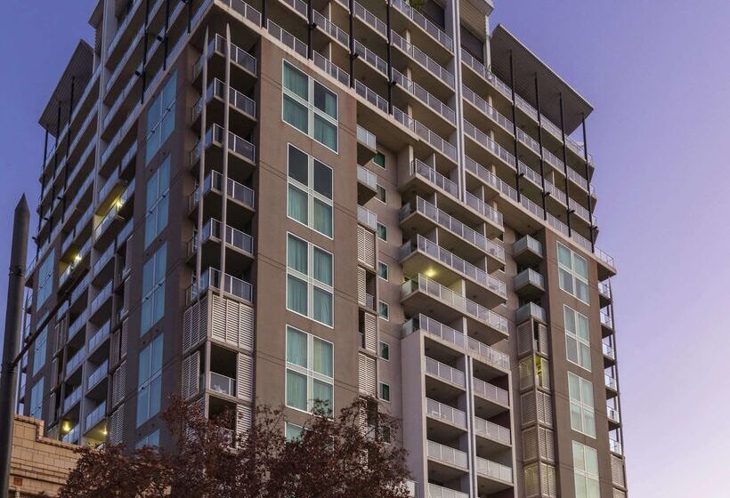 فندق Oaks Adelaide Embassy Suites