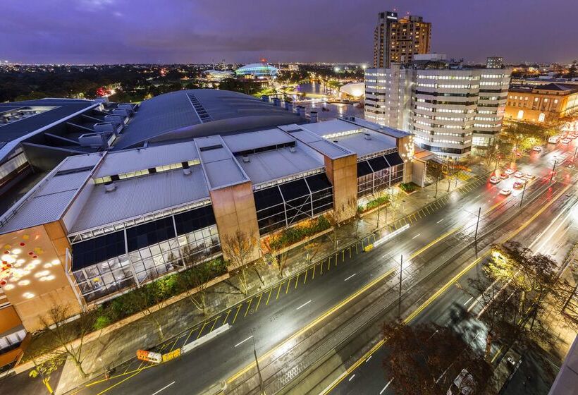 فندق Oaks Adelaide Embassy Suites
