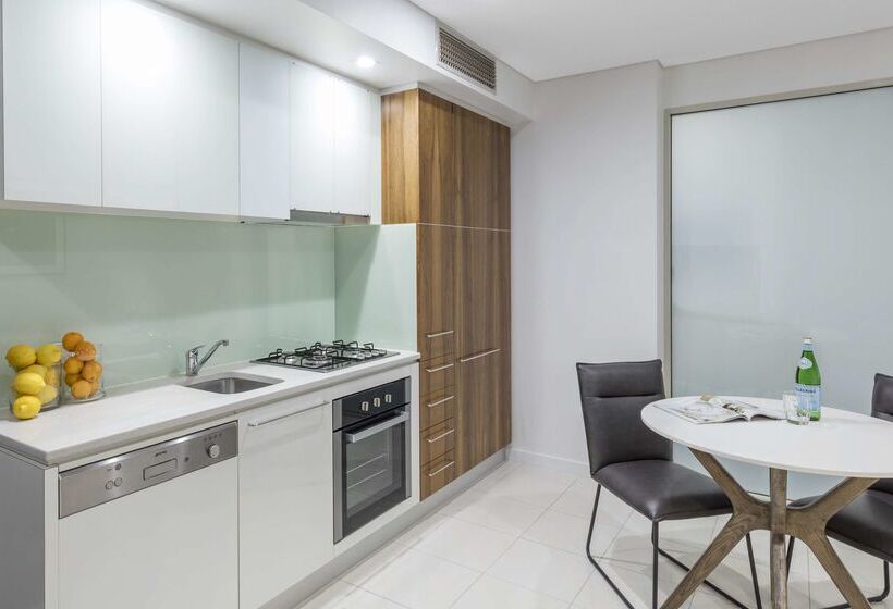 فندق Oaks Adelaide Embassy Suites