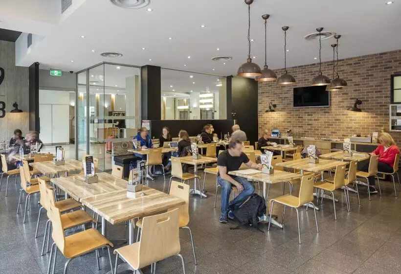 هتل Oaks Adelaide Embassy Suites