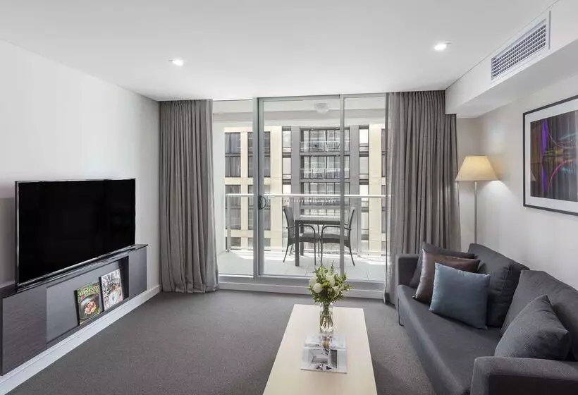 هتل Oaks Adelaide Embassy Suites