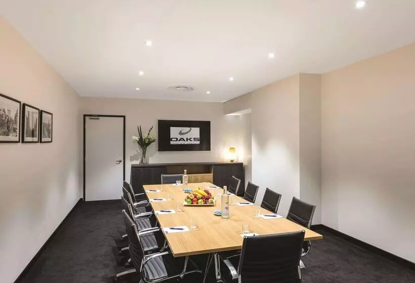 هتل Oaks Adelaide Embassy Suites