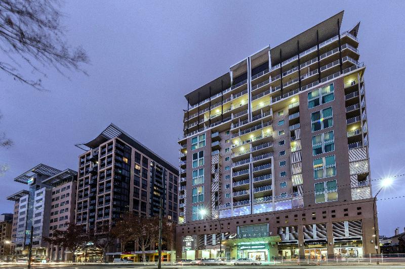 فندق Oaks Adelaide Embassy Suites