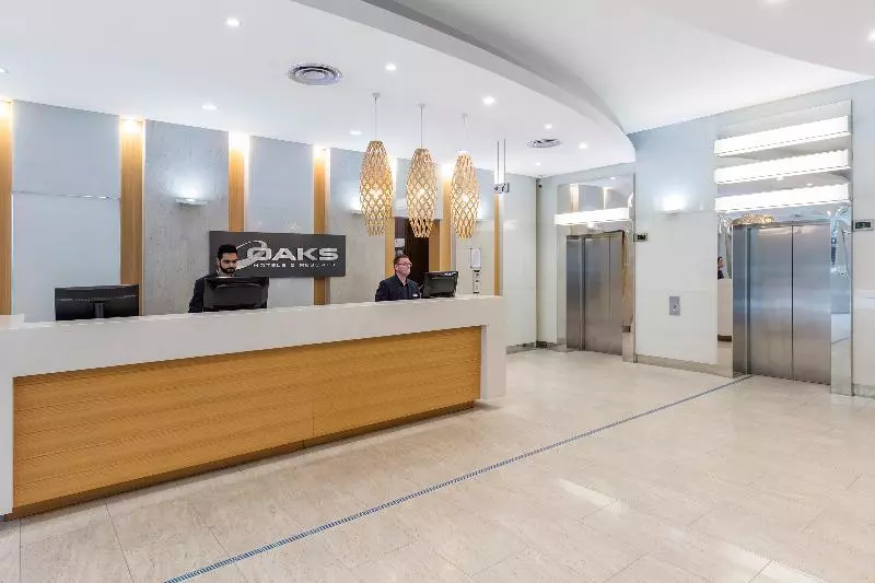 هتل Oaks Adelaide Embassy Suites