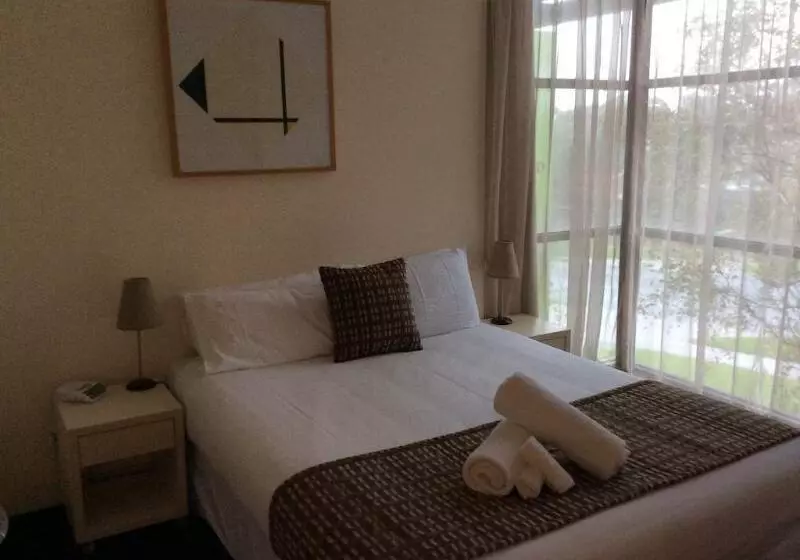 בית מלון כפרי Phillip Island Apartments