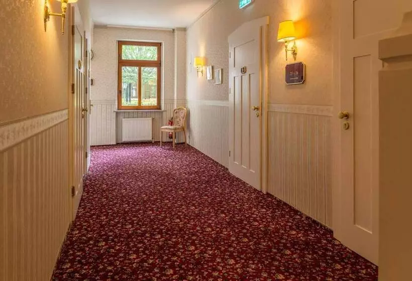 호텔 Schwarzer Adler Tangermünde