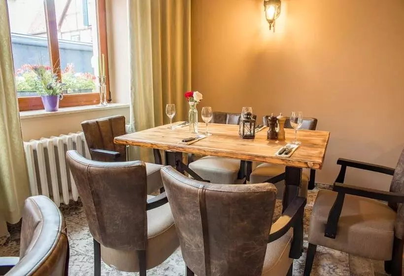 호텔 Schwarzer Adler Tangermünde