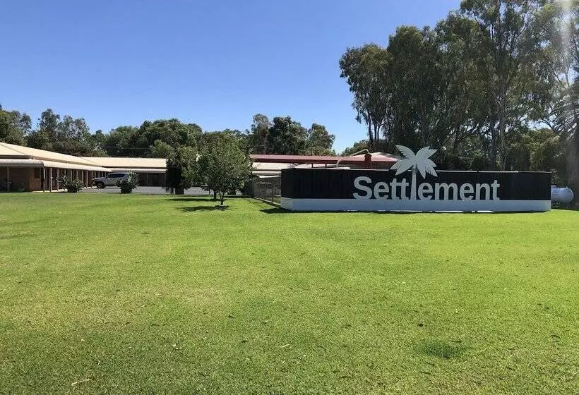 فندق Settlement Motor Inn