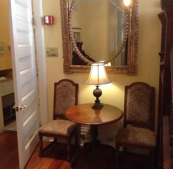 هتل The Queen Anne