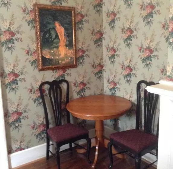 هتل The Queen Anne