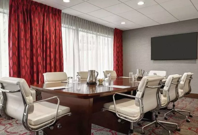 酒店 Doubletree By Hilton Toronto Airport West