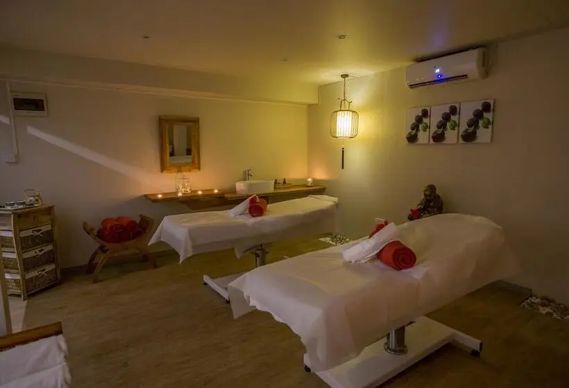 هتل Le Peninsula Bay Beach Resort & Spa