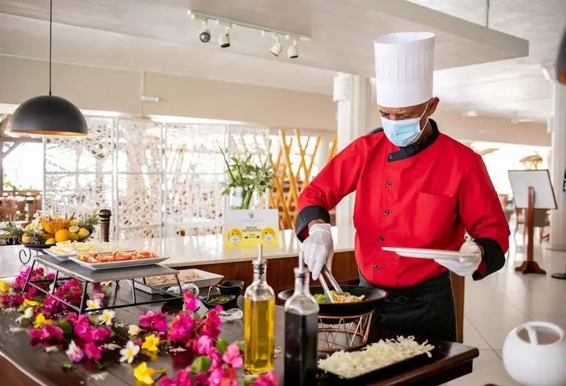 هتل Le Peninsula Bay Beach Resort & Spa