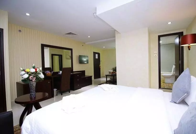 Отель Royal Falcon