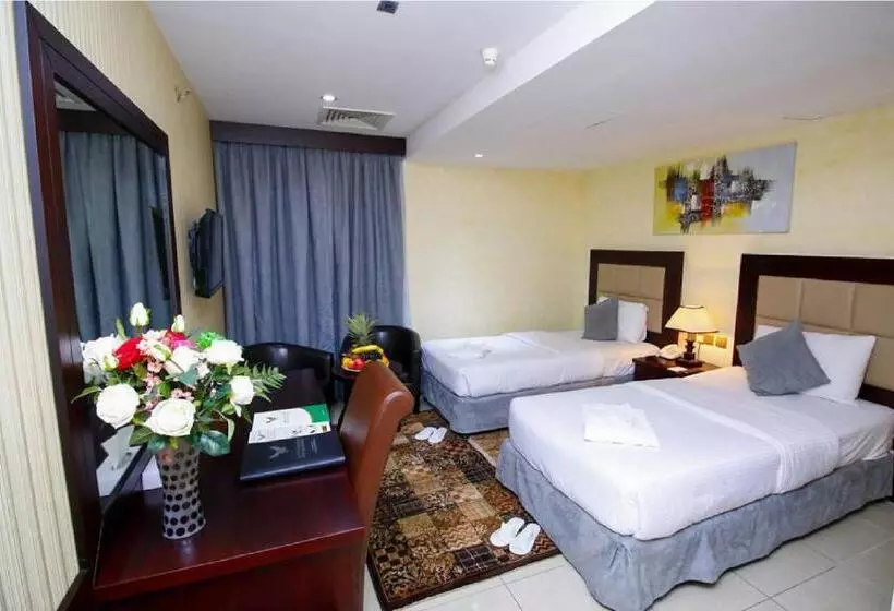 Отель Royal Falcon