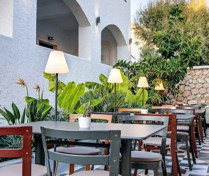 هتل Sellada Beach