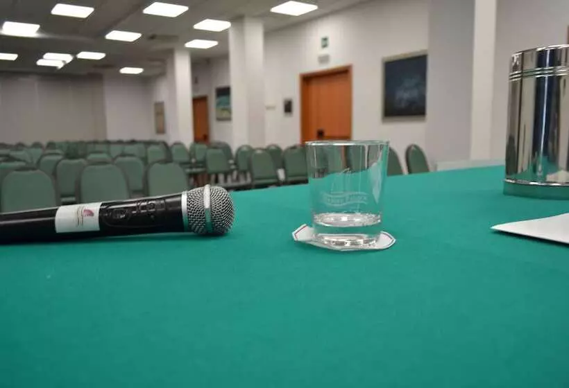 Marina Palace Hotel & Congress Hall