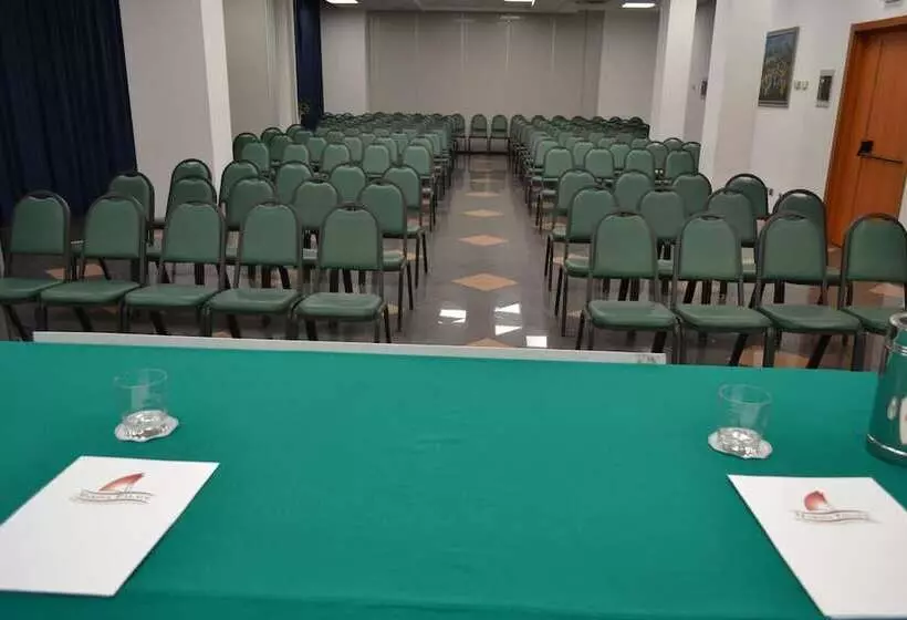 Marina Palace Hotel & Congress Hall