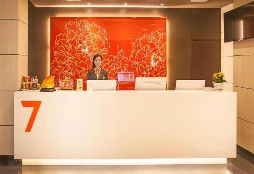 Hotel 7 Days Premium Tongliao Train Station Branch