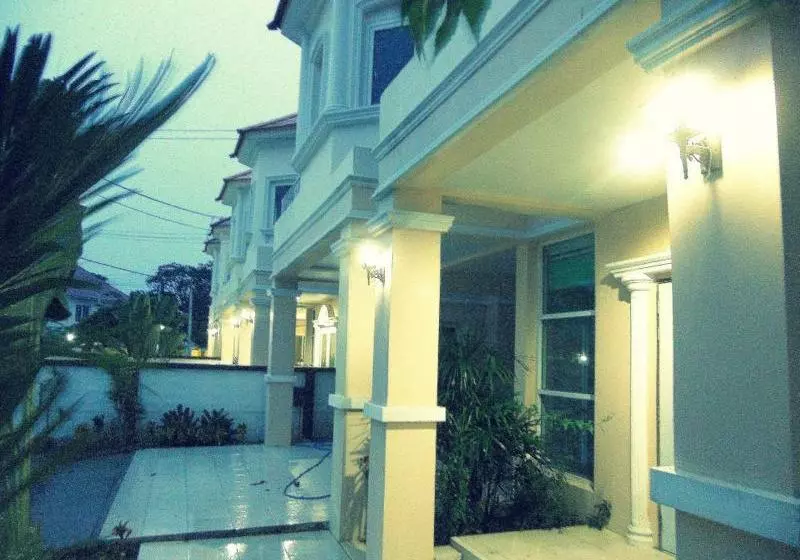 هتل Kamalar Palace Retirement Village