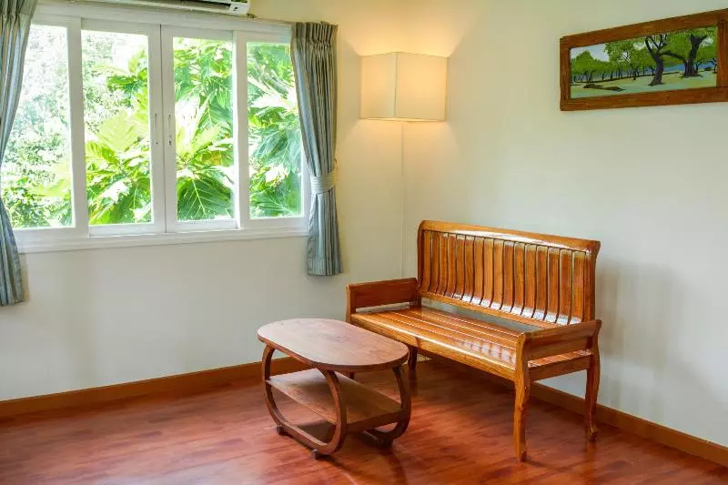 هتل Kamalar Palace Retirement Village